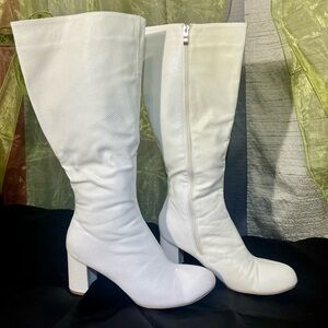Elegant White Knee-High Boots Wo Sz 41/ US 10 Pleather w/ snakeskin print